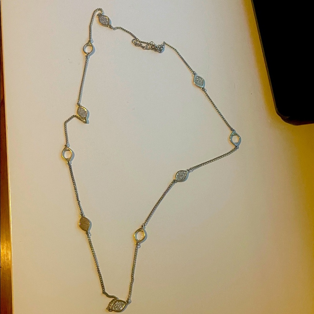 Elegant Silver Necklace with Geometric Accents